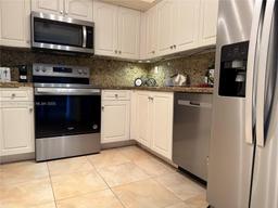 Picture of 3300 NE 191St St # 511, Aventura, FL 33180