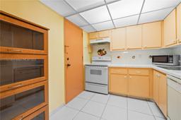 Picture of 401 Golden Isles Dr # 516, Hallandale Beach, FL 33009