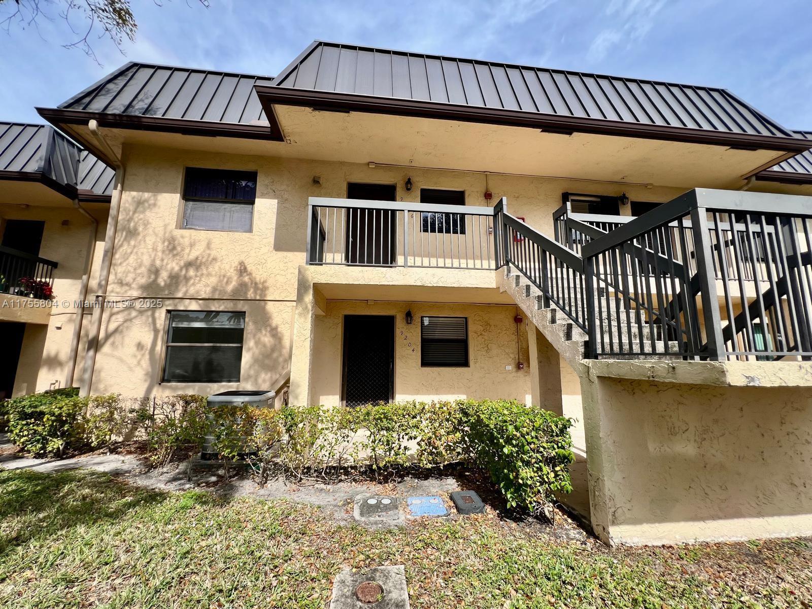 Picture of 9204 NW 1St St # 105, Pembroke Pines, FL 33024