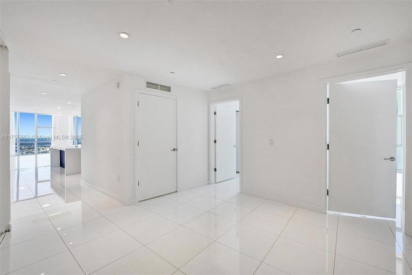 Picture of 851 NE 1St Ave # 4301, Miami FL 33132