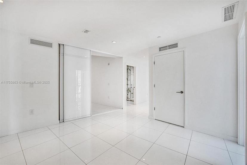 Picture of 851 NE 1St Ave # 4301, Miami FL 33132