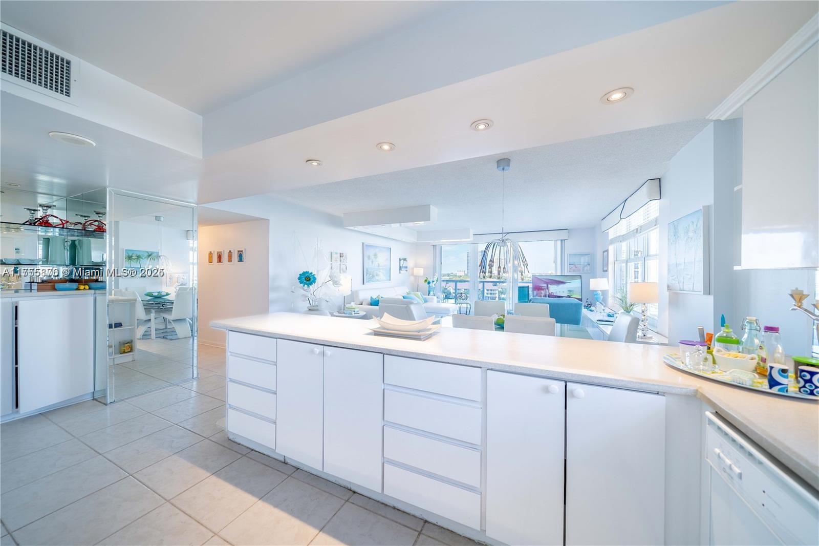 Picture of 3800 S Ocean Dr # 721, Hollywood, FL 33019
