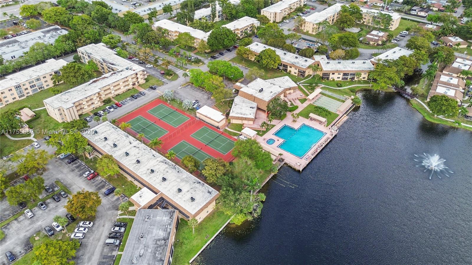 Picture of 300 Berkley Rd # 107, Hollywood, FL 33024