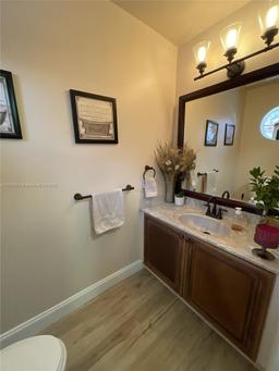 Picture of 2314 Johnson St # 11B, Hollywood, FL 33020
