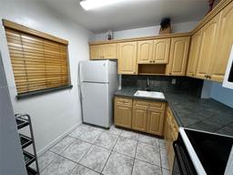 Picture of 160 Royal Palm Rd # 214, Hialeah, FL 33016