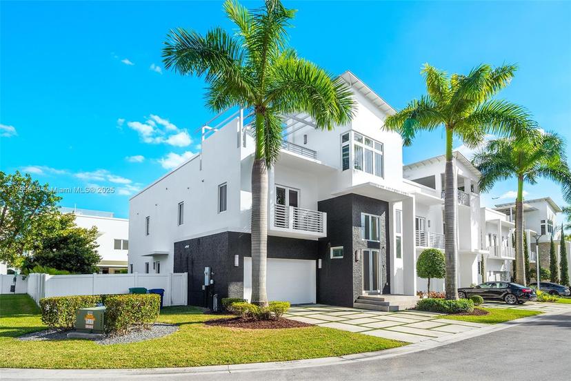 Picture of 3453 NW 84Th Ct, Doral FL 33122