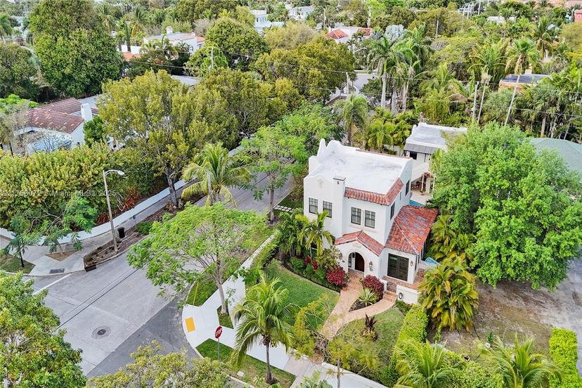 Picture of 621 Biscayne Dr, West Palm Beach FL 33401