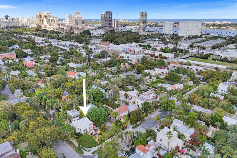 Picture of 621 Biscayne Dr, West Palm Beach FL 33401