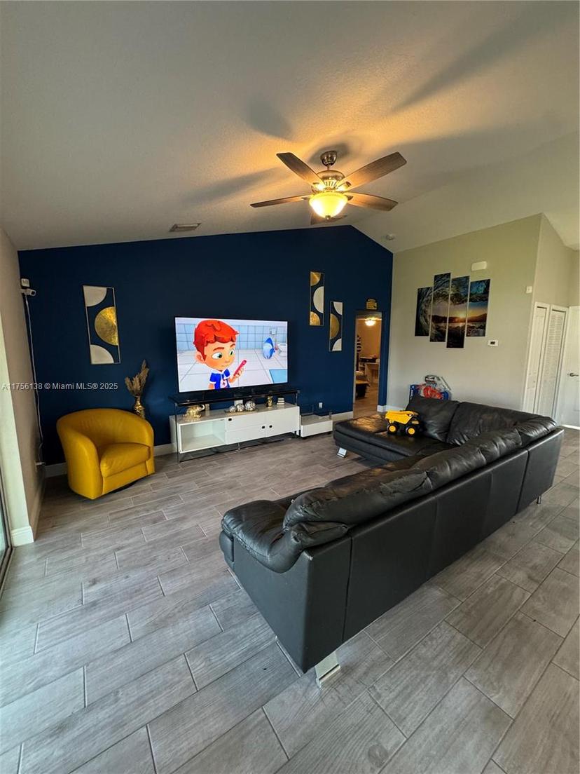 Picture of 1637 SW Daysland Ave, Port St. Lucie FL 34953