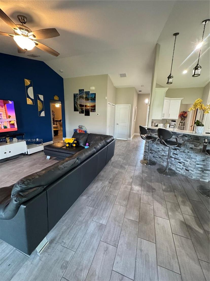 Picture of 1637 SW Daysland Ave, Port St. Lucie FL 34953
