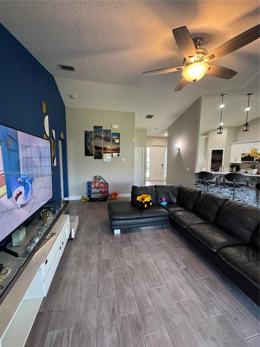 Picture of 1637 SW Daysland Ave, Port St. Lucie FL 34953
