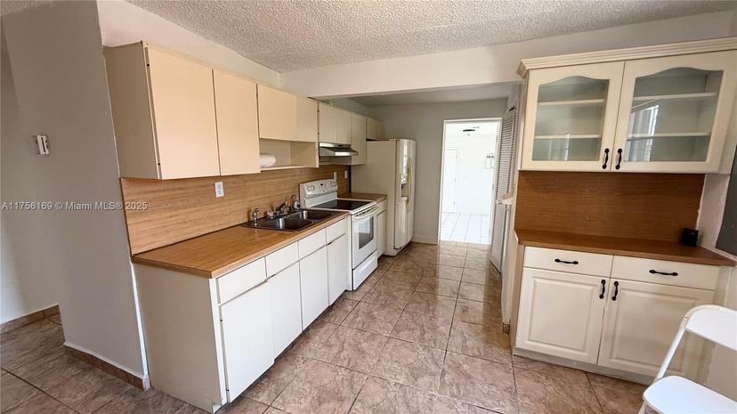 Picture of 10500 NW 32Nd Ct, Miami FL 33147