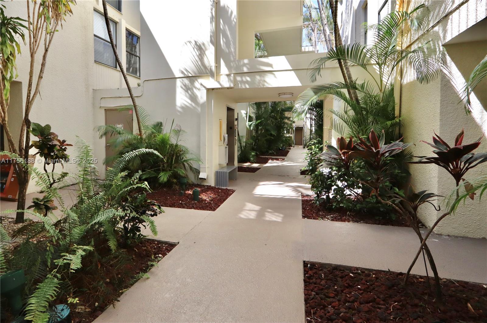 Picture of 20350 W Country Club Dr # 4, Aventura, FL 33180