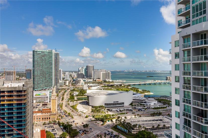 Picture of 253 NE 2Nd St # 3702, Miami FL 33132