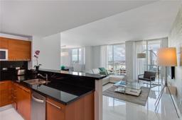 Picture of 253 NE 2Nd St # 3702, Miami, FL 33132