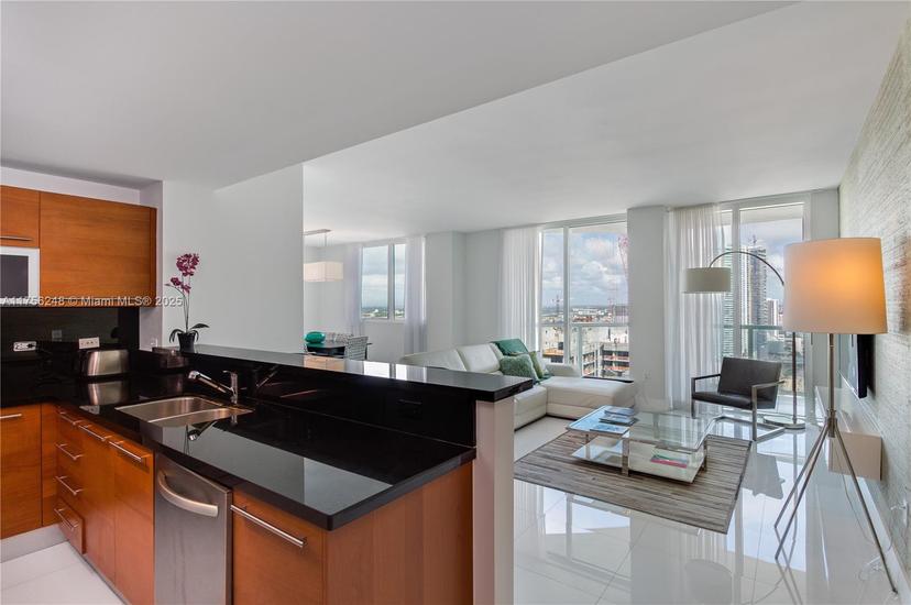 Picture of 253 NE 2Nd St # 3702, Miami FL 33132