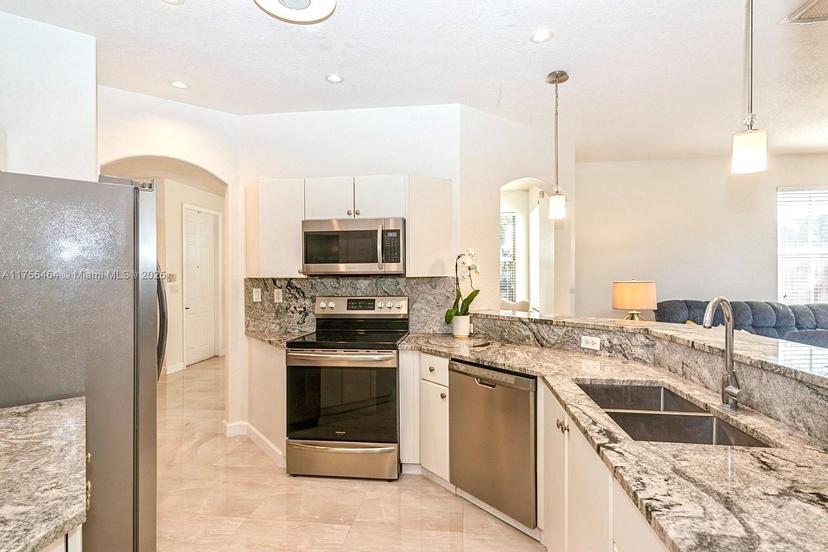 Picture of 11200 NW 74Th Ter, Doral FL 33178