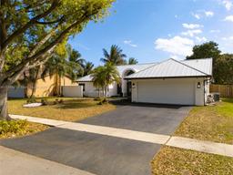 Picture of 9820 NW 10Th St, Plantation, FL 33322