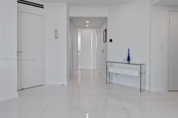 Picture of 19500 Turnberry Way # 16B, Aventura, FL 33180