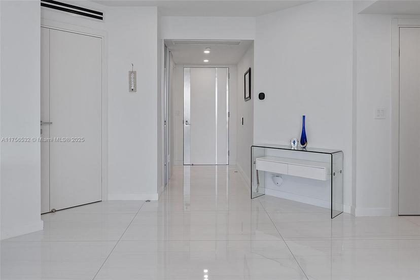 Picture of 19500 Turnberry Way # 16B, Aventura FL 33180