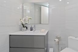 Picture of 19500 Turnberry Way # 16B, Aventura, FL 33180