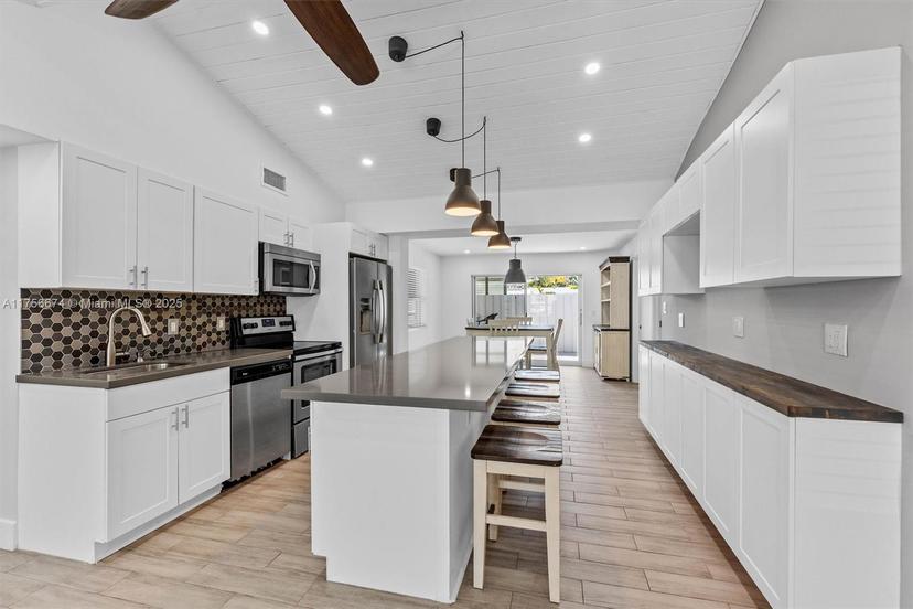 Picture of 2418 Taft St, Hollywood FL 33020