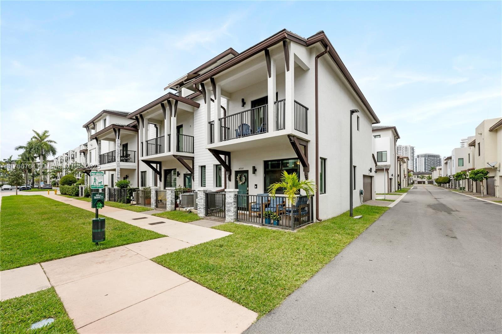 Picture of 4700 NW 83Rd Psge, Doral, FL 33166