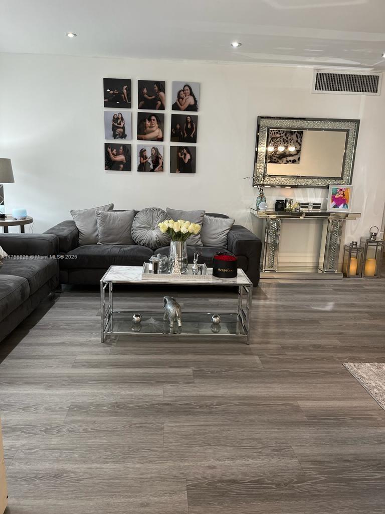 Picture of 4410 NW 79Th Ave # 2B, Doral FL 33166