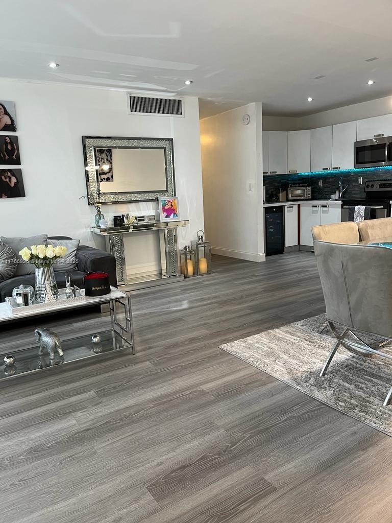 Picture of 4410 NW 79Th Ave # 2B, Doral FL 33166