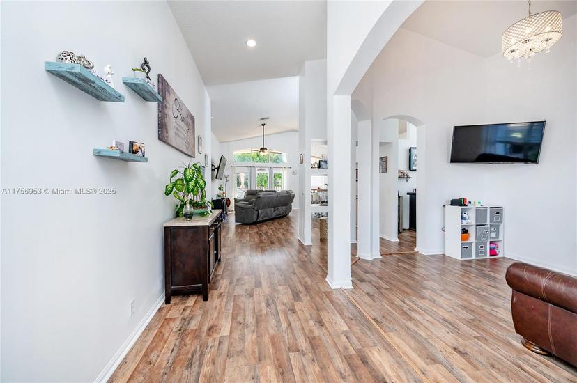 Picture of 1541 SW 190Th Ave, Pembroke Pines FL 33029