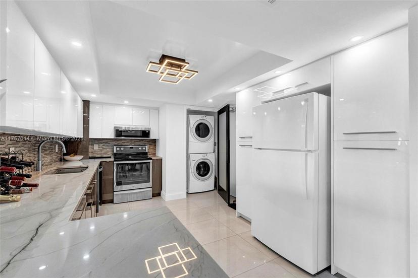 Picture of 3200 Port Royale Dr N # 2008, Fort Lauderdale FL 33308