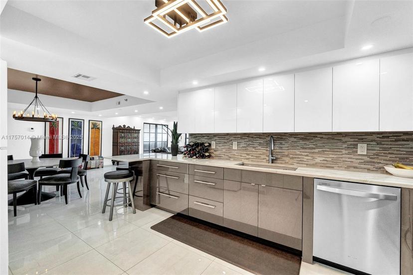 Picture of 3200 Port Royale Dr N # 2008, Fort Lauderdale FL 33308