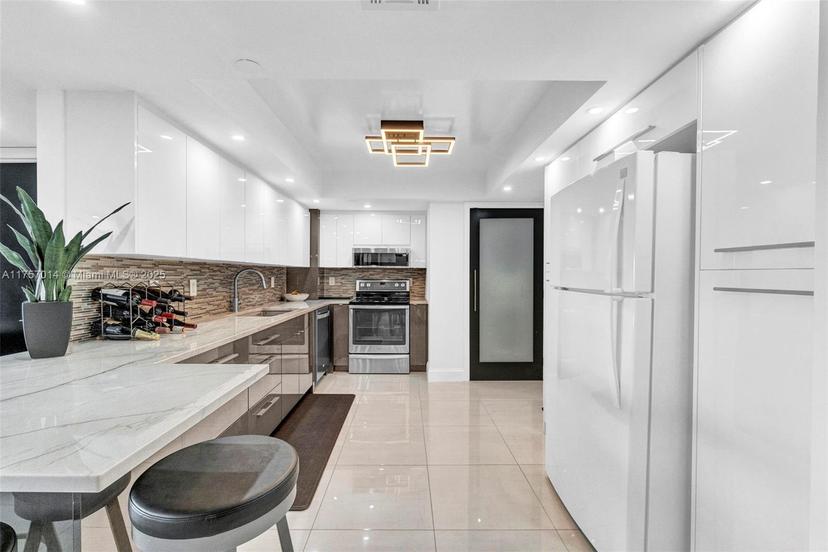 Picture of 3200 Port Royale Dr N # 2008, Fort Lauderdale FL 33308