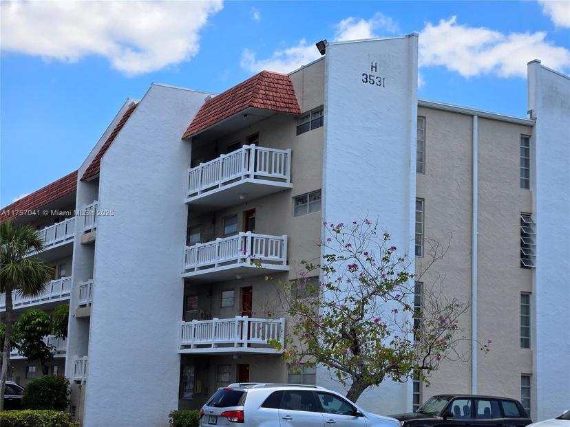 Picture of 3531 Inverrary Dr # 305, Lauderhill FL 33319