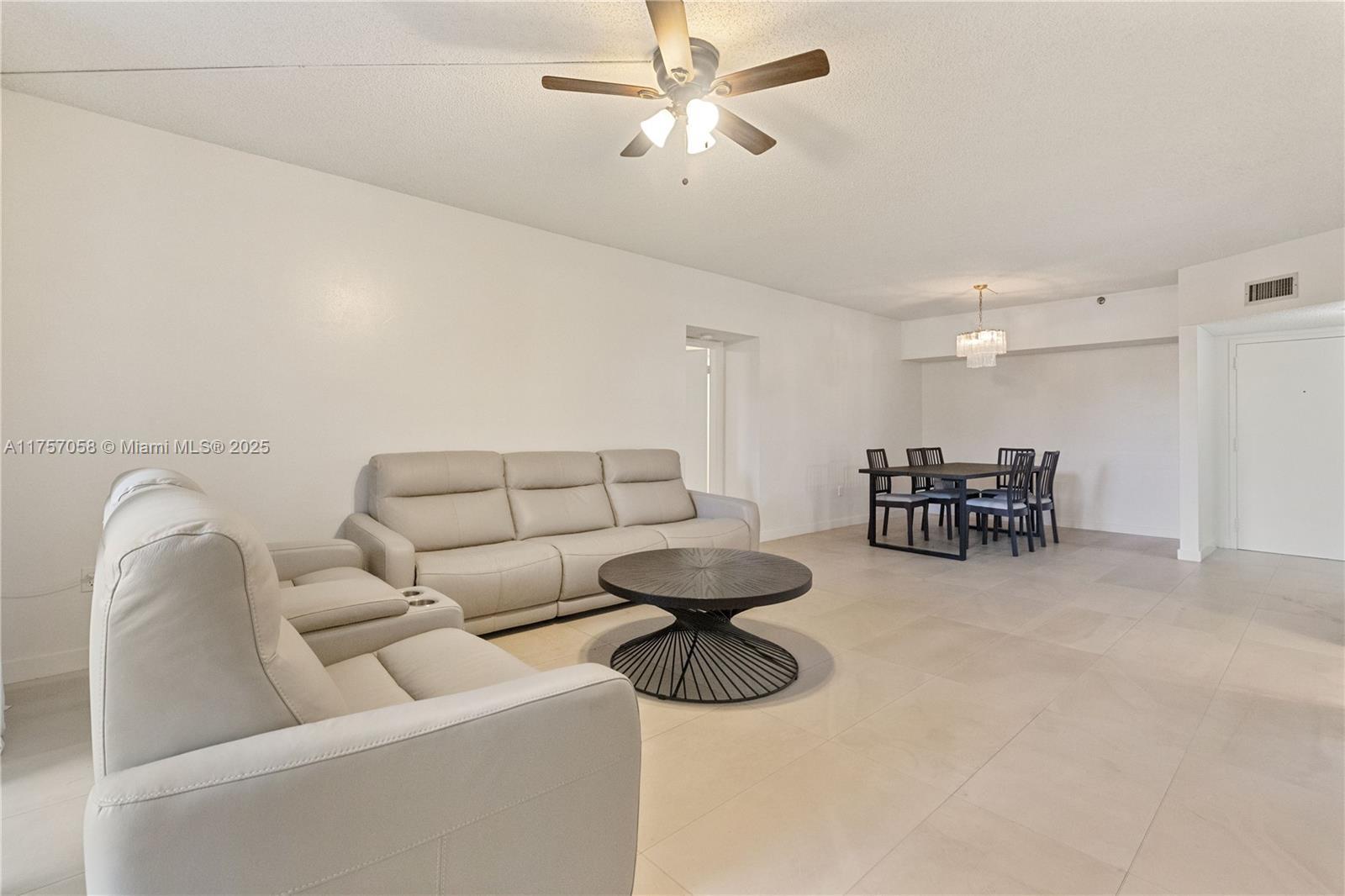 Picture of 900 NE 195Th St # 113, Miami, FL 33179