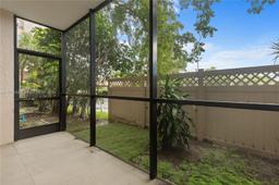 Picture of 900 NE 195Th St # 113, Miami, FL 33179