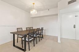 Picture of 900 NE 195Th St # 113, Miami, FL 33179