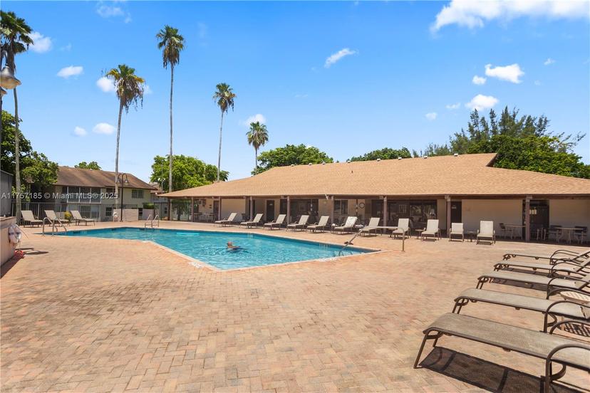 Picture of 480 N Laurel Dr # 1A, Margate FL 33063