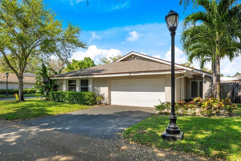 Picture of 17 Boxwood Rd, Hollywood FL 33021