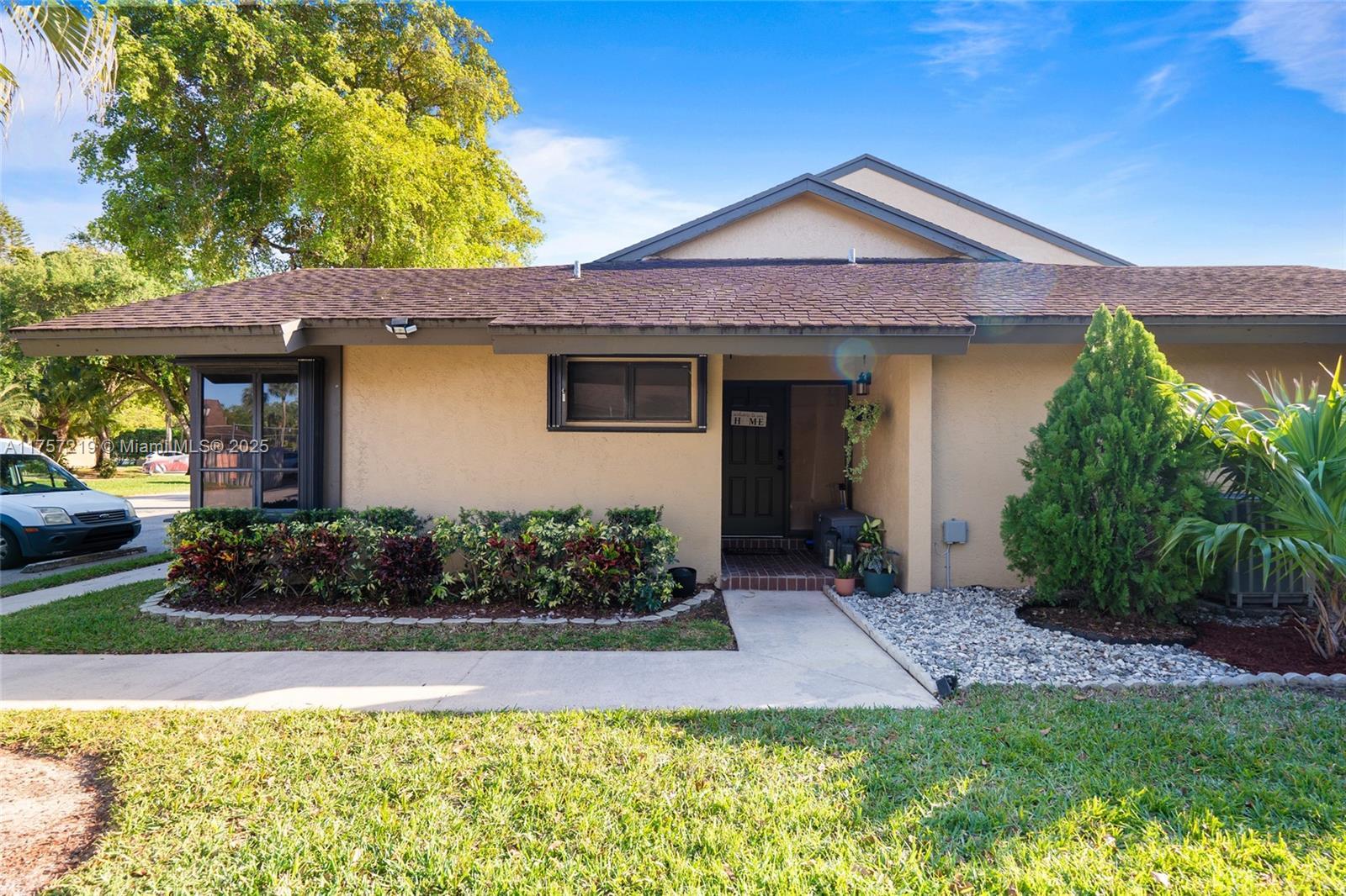 Picture of 8813 Cleary Blvd, Plantation, FL 33324-1313