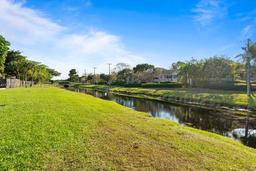 Picture of 8813 Cleary Blvd, Plantation, FL 33324-1313