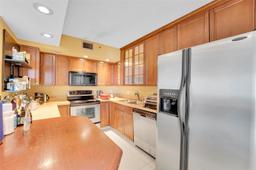 Picture of 919 Hillcrest Dr # 704, Hollywood, FL 33021