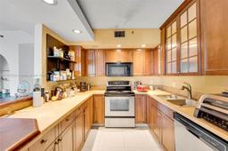 Picture of 919 Hillcrest Dr # 704, Hollywood, FL 33021