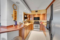 Picture of 919 Hillcrest Dr # 704, Hollywood, FL 33021