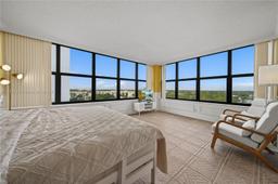 Picture of 2500 Parkview Dr # 812, Hallandale Beach, FL 33009