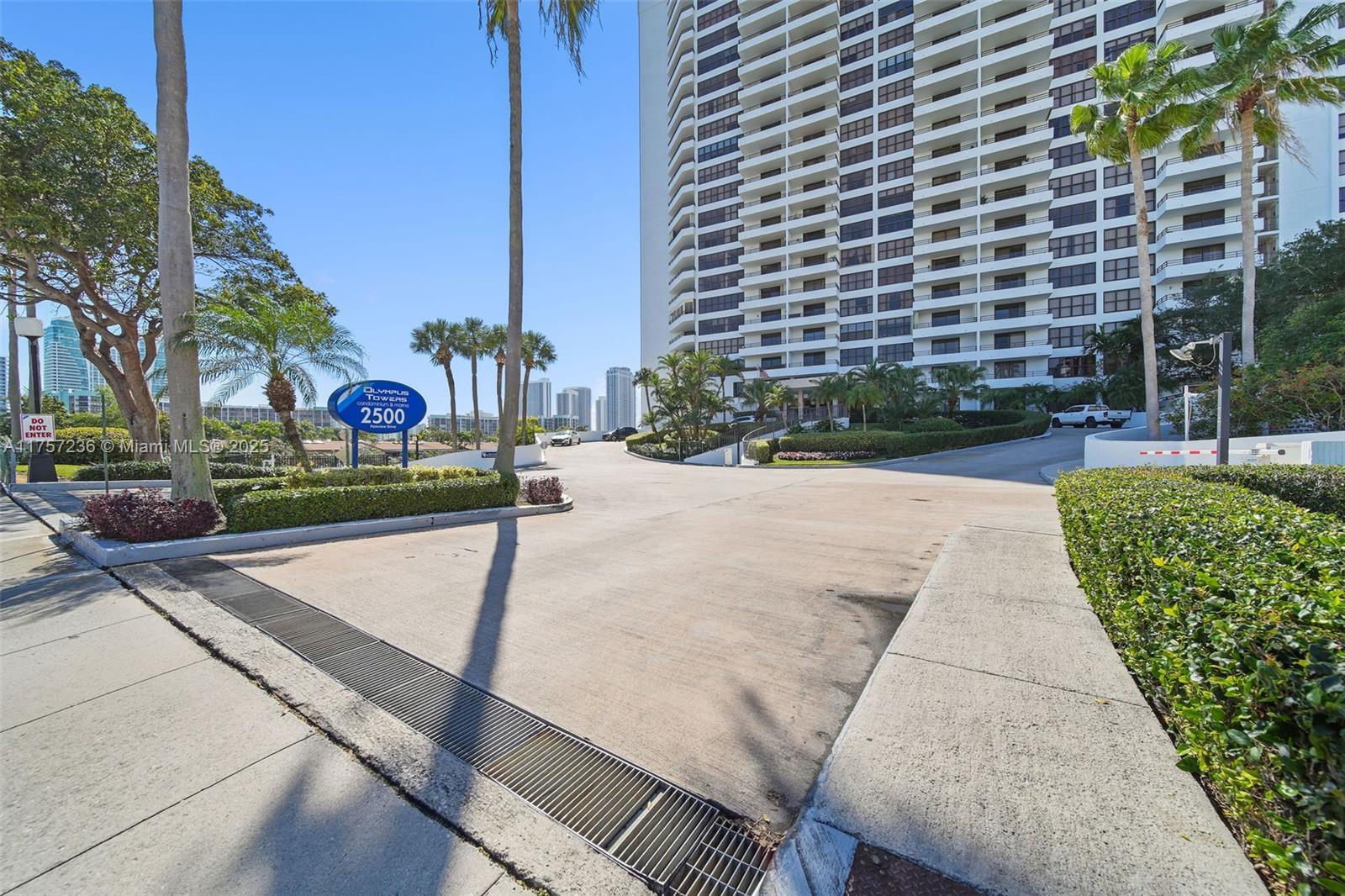 Picture of 2500 Parkview Dr # 812, Hallandale Beach, FL 33009