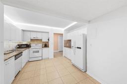 Picture of 2500 Parkview Dr # 812, Hallandale Beach, FL 33009