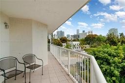 Picture of 280 SW 20Th Rd # 401, Miami, FL 33129