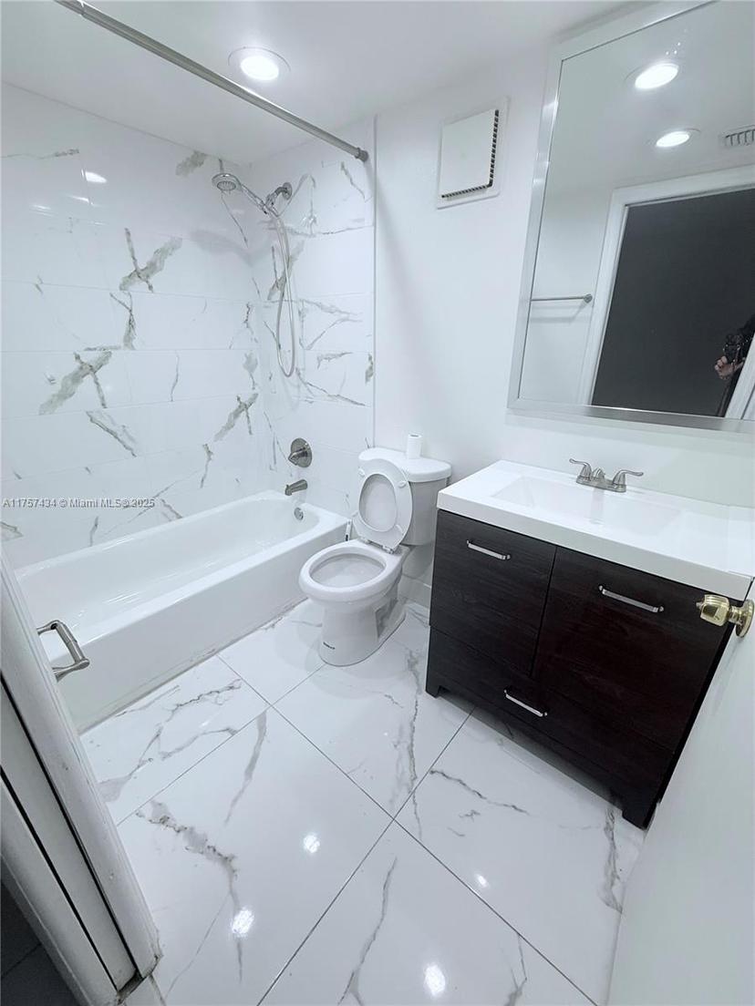 Picture of 10835 SW 112Th Ave # 206, Miami FL 33176