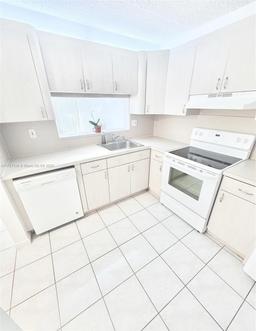 Picture of 10835 SW 112Th Ave # 206, Miami, FL 33176